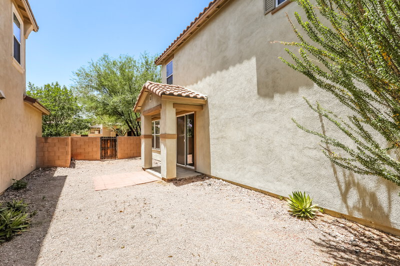 1,670/Mo, 293 W Paseo Celestial Sahuarita, AZ 85629 Rear View