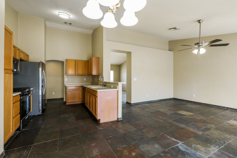 2,115/Mo, 7519 W Summer Sky Dr Tucson, AZ 85743 Dining Room View