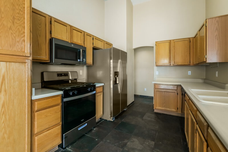 2,115/Mo, 7519 W Summer Sky Dr Tucson, AZ 85743 Kitchen View