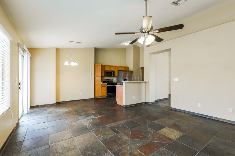 2,115/Mo, 7519 W Summer Sky Dr Tucson, AZ 85743 Family Room View