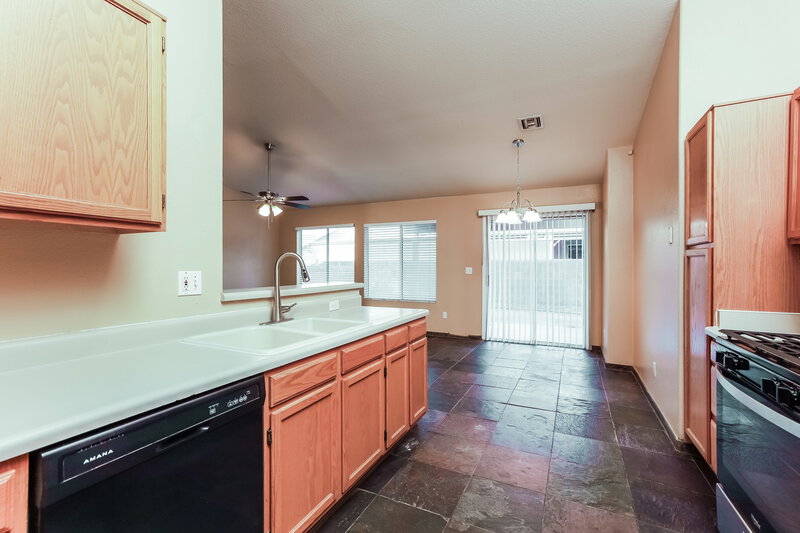 2,085/Mo, 7519 W Summer Sky Dr Tucson, AZ 85743 Kitchen View 2