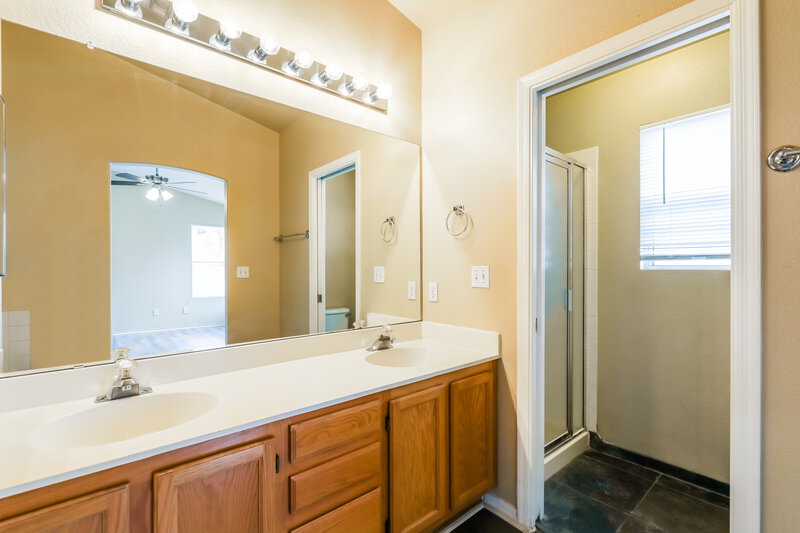 2,115/Mo, 7519 W Summer Sky Dr Tucson, AZ 85743 Main Bathroom View 2
