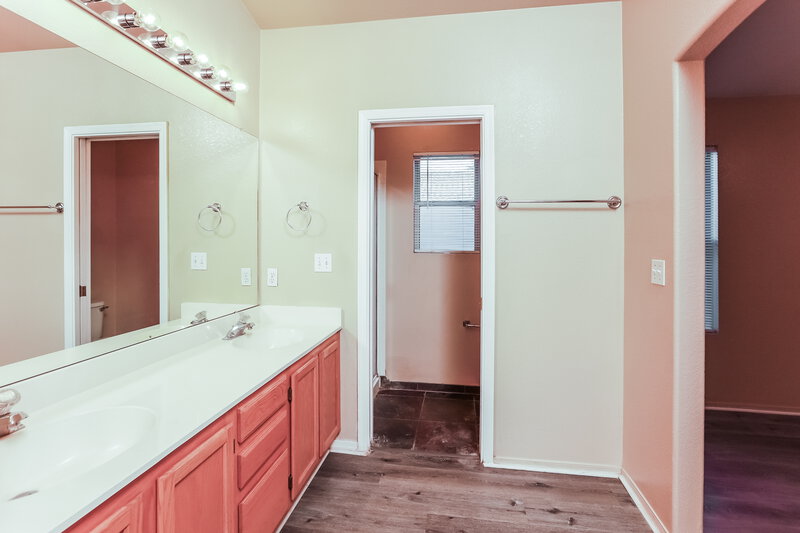 2,085/Mo, 7519 W Summer Sky Dr Tucson, AZ 85743 Main Bathroom View 2