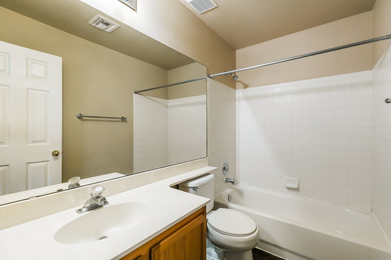 2,115/Mo, 7519 W Summer Sky Dr Tucson, AZ 85743 Bathroom View