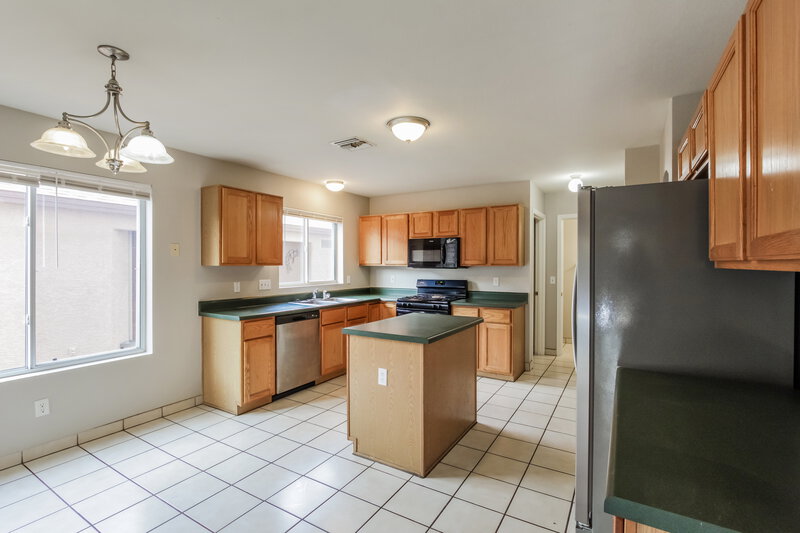 2,055/Mo, 9078 E Muleshoe St Tucson, AZ 85747 Kitchen View