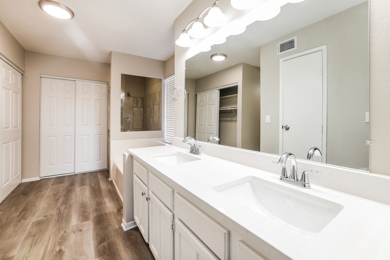 2,840/Mo, 3474 W Avenida Obregon Tucson, AZ 85746 Main Bathroom View