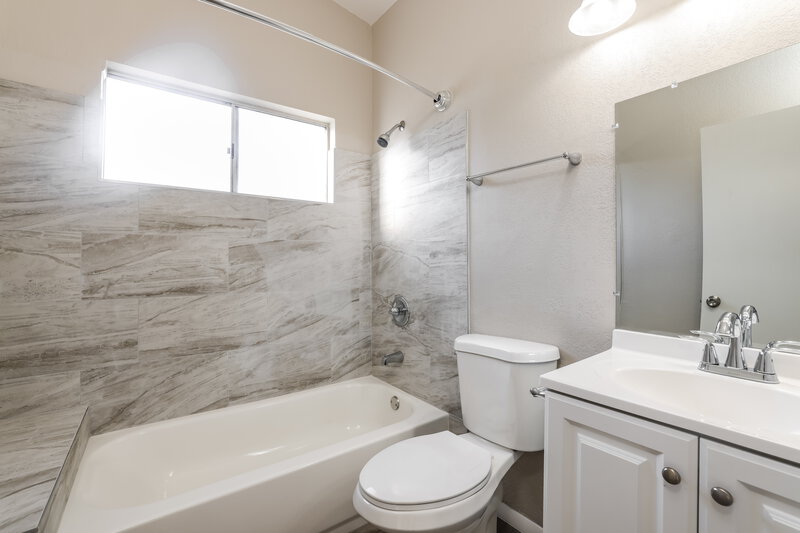 2,840/Mo, 3474 W Avenida Obregon Tucson, AZ 85746 Bathroom View 2