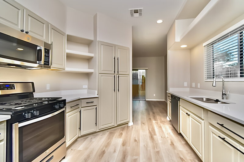 2,280/Mo, 6968 S Martlet Dr Tucson, AZ 85756 Kitchen View