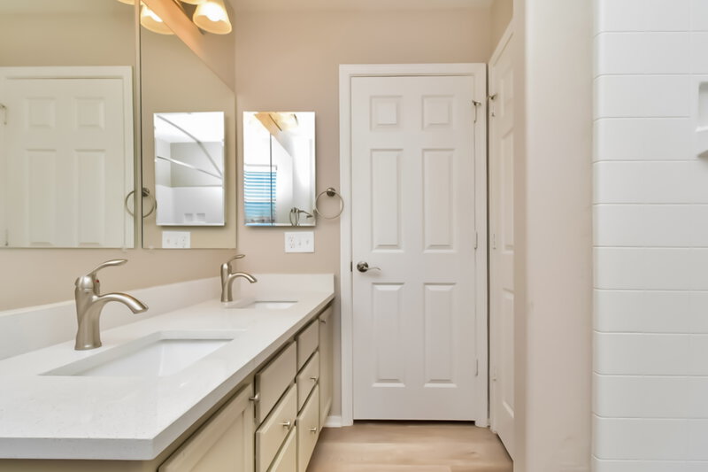 2,280/Mo, 6968 S Martlet Dr Tucson, AZ 85756 Bathroom View