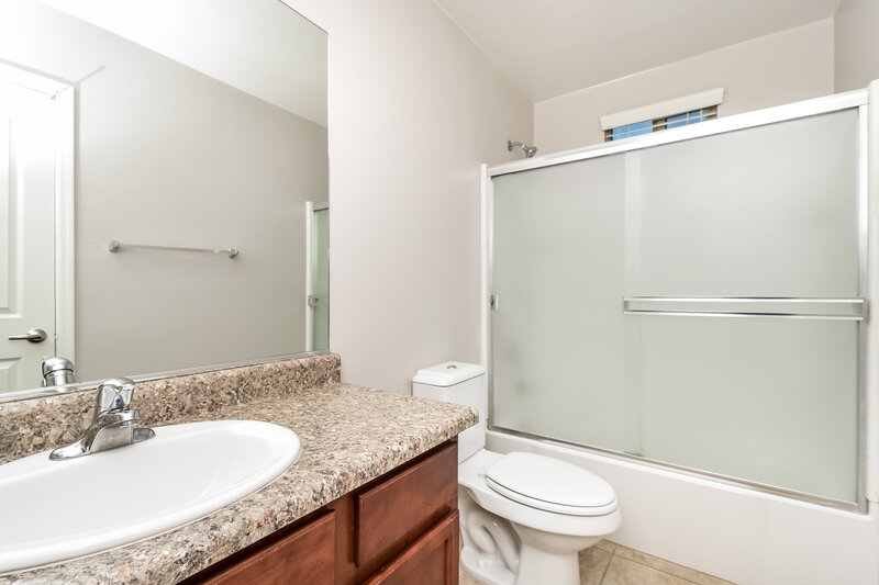 1,670/Mo, 18356 S Avenida Arroyo Seco Green Valley, AZ 85614 Main Bathroom View