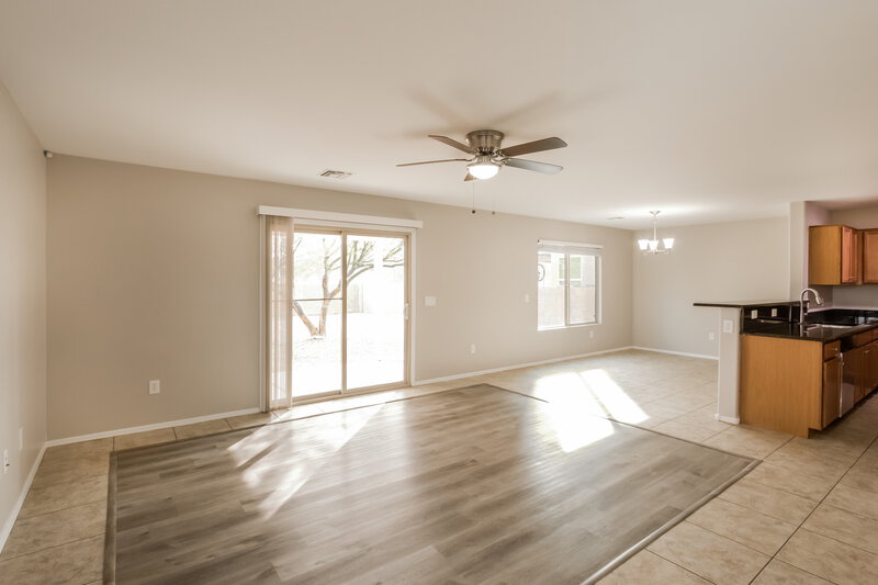 1,595/Mo, 18351 S Avenida Arroyo Seco Green Valley, AZ 85614 Living Room View