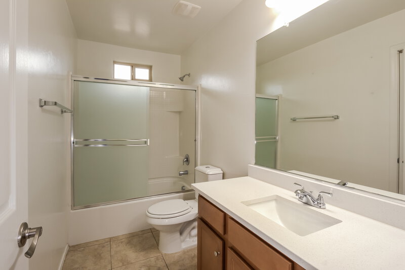 1,595/Mo, 18351 S Avenida Arroyo Seco Green Valley, AZ 85614 Bathroom View 2