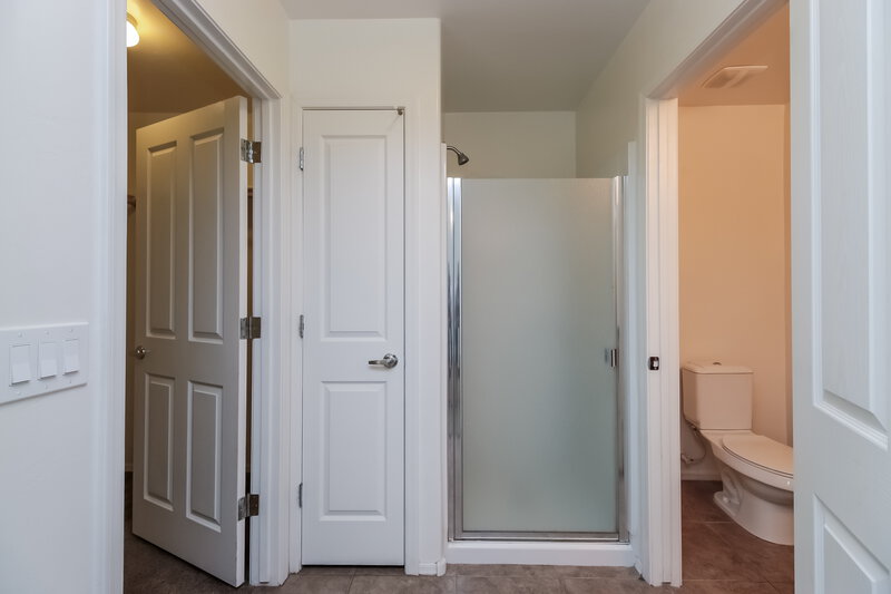 1,800/Mo, 18362 S Avenida Arroyo Seco Green Valley, AZ 85614 Master Bathroom View