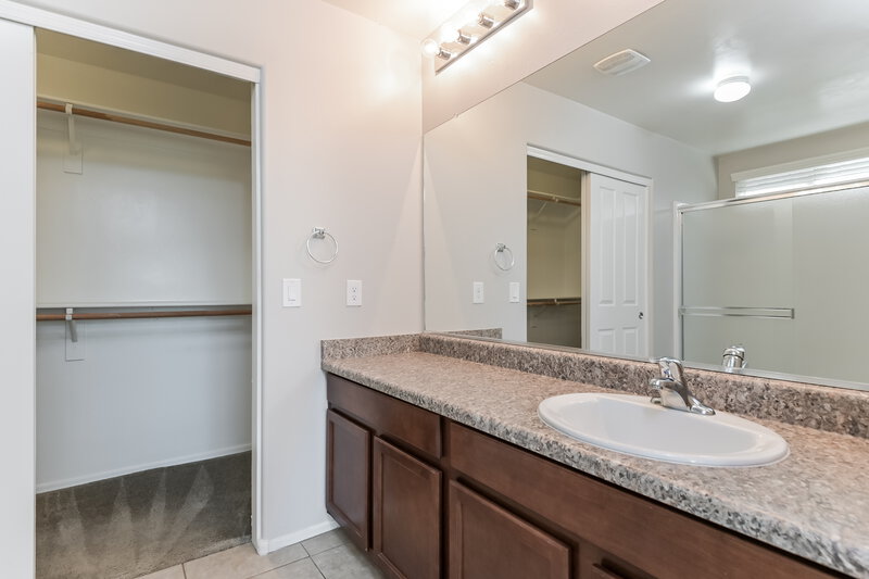3,110/Mo, 18357 S Avenida Arroyo Seco Green Valley, AZ 85614 Main Bathroom View