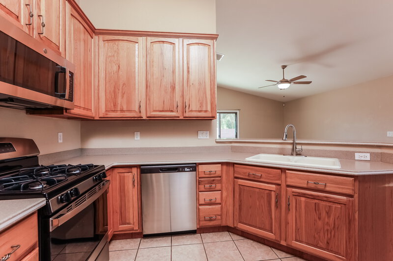 1,845/Mo, 10462 E Dusky Willow Dr Tucson, AZ 85747 Kitchen View 2