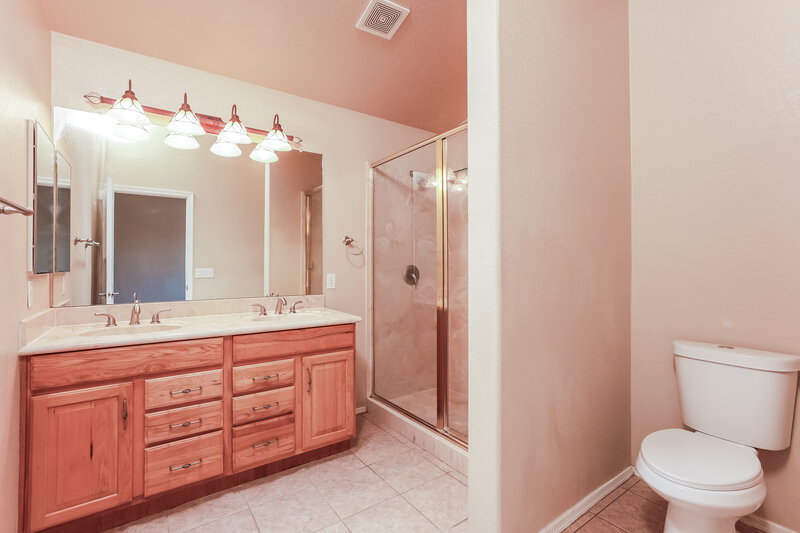 1,845/Mo, 10462 E Dusky Willow Dr Tucson, AZ 85747 Main Bathroom View
