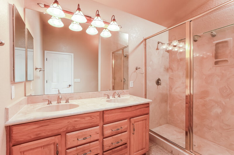 1,845/Mo, 10462 E Dusky Willow Dr Tucson, AZ 85747 Main Bathroom View 2