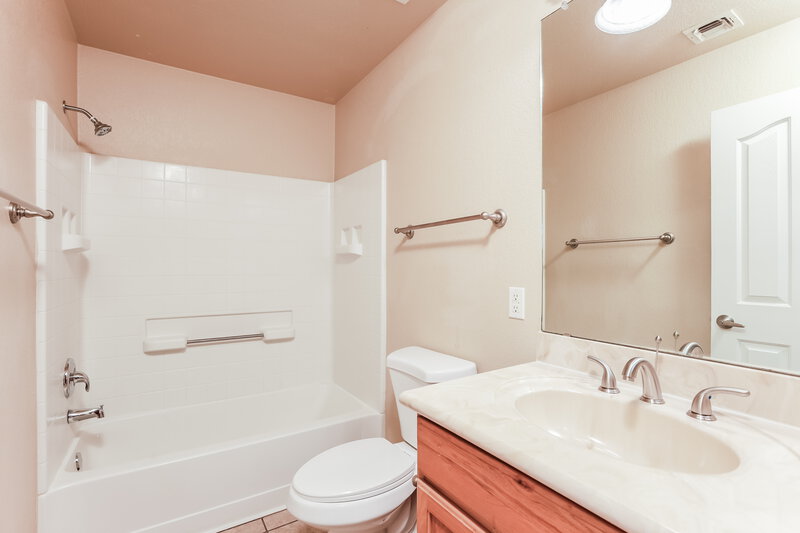 1,845/Mo, 10462 E Dusky Willow Dr Tucson, AZ 85747 Bathroom View