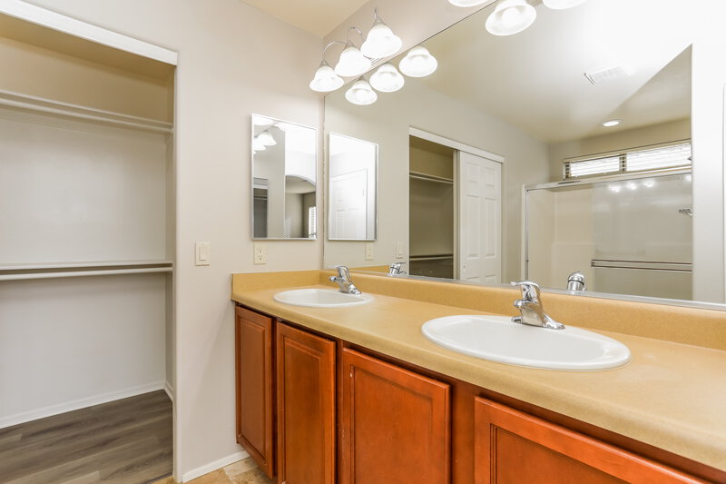 1,715/Mo, 18369 S Avenida Arroyo Seco Green Valley, AZ 85614 Main Bathroom View