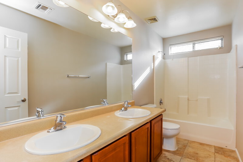 1,715/Mo, 18369 S Avenida Arroyo Seco Green Valley, AZ 85614 Bathroom View 2