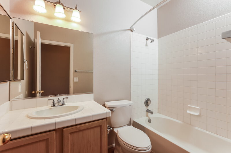 1,750/Mo, 9164 E Sugar Sumac St Tucson, AZ 85747 Bathroom View