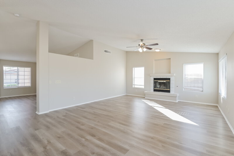 2,070/Mo, 7790 S Claremon Ave Tucson, AZ 85747 Family Room View