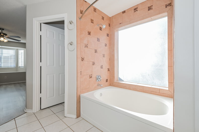 2,070/Mo, 7790 S Claremon Ave Tucson, AZ 85747 Main Bathroom View 2