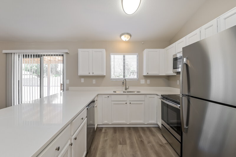 2,060/Mo, 9647 E Banbridge St Tucson, AZ 85747 Kitchen View