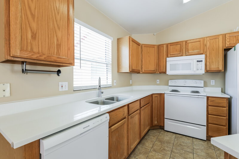 1,835/Mo, 9151 E Autumn Sage St Tucson, AZ 85747 Kitchen View 2
