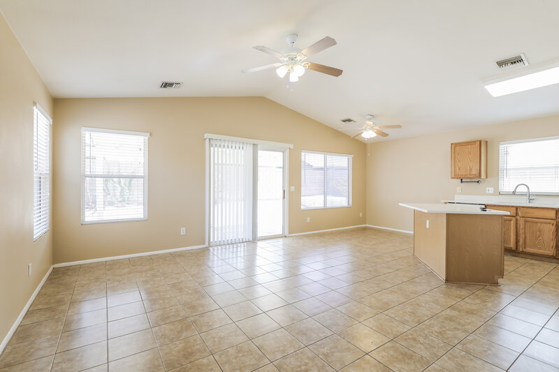 1,835/Mo, 9151 E Autumn Sage St Tucson, AZ 85747 Family Room View 2