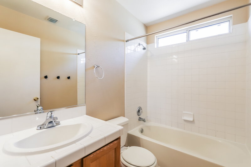 1,835/Mo, 9151 E Autumn Sage St Tucson, AZ 85747 Bathroom View
