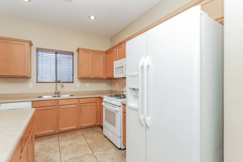 1,800/Mo, 123 E Corte Rancho Colina Sahuarita, AZ 85629 Kitchen View 2