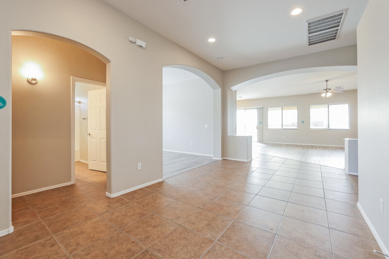 2,110/Mo, 420 S Blue River Loop Vail, AZ 85641 Foyer View