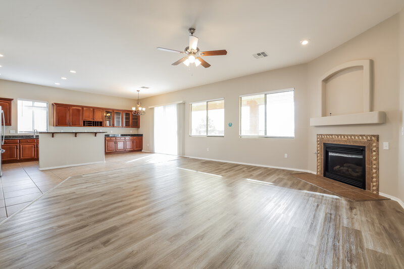 2,110/Mo, 420 S Blue River Loop Vail, AZ 85641 Living Room View