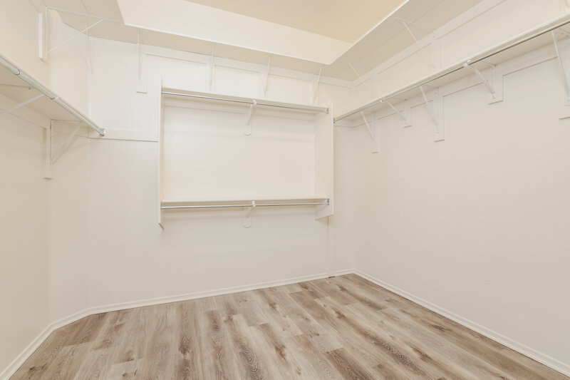 2,110/Mo, 420 S Blue River Loop Vail, AZ 85641 Walk In Closet View