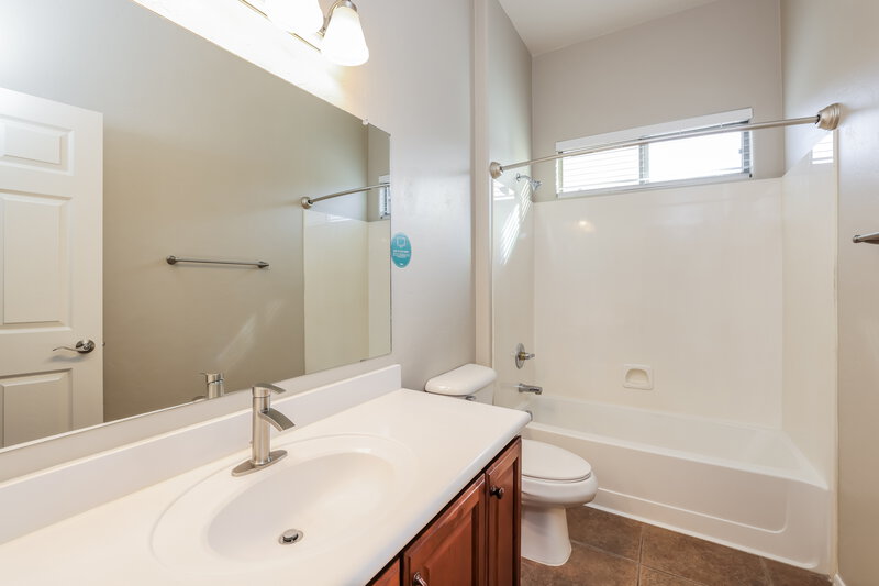 2,110/Mo, 420 S Blue River Loop Vail, AZ 85641 Bathroom View