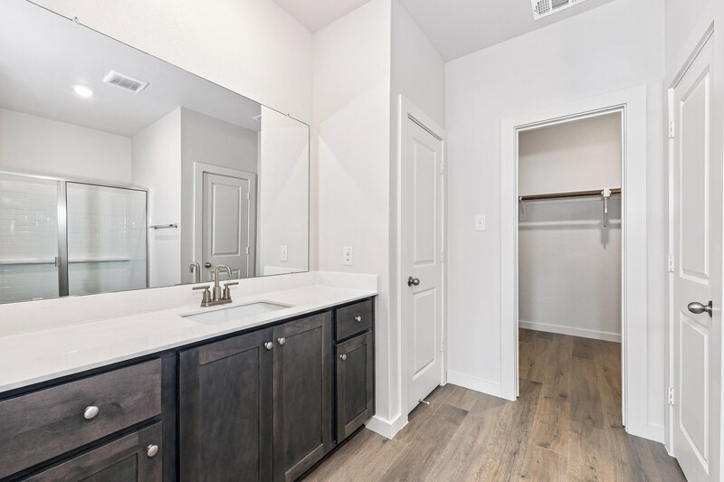 2,245/Mo, 105 Thomas Paine Dr Venus, TX 76084 Primary Bathroom View