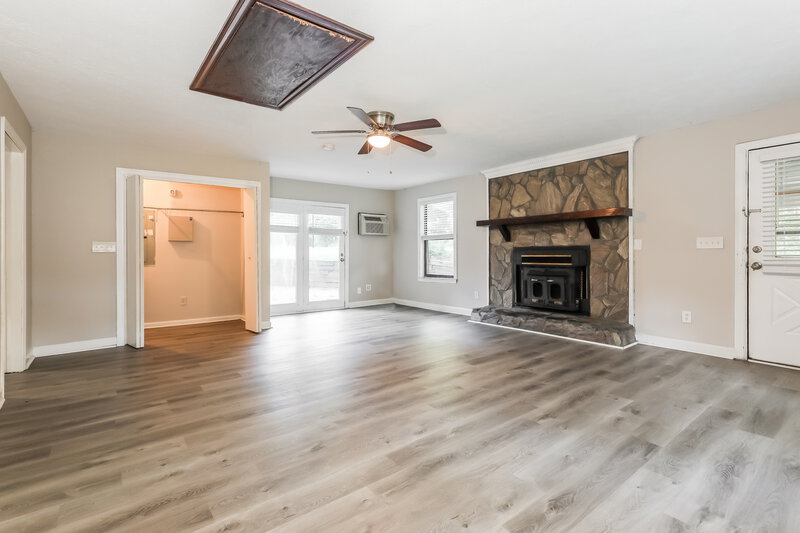 1,940/Mo, 114 Valley Road Stockbridge, GA 30281 Living Room View 3
