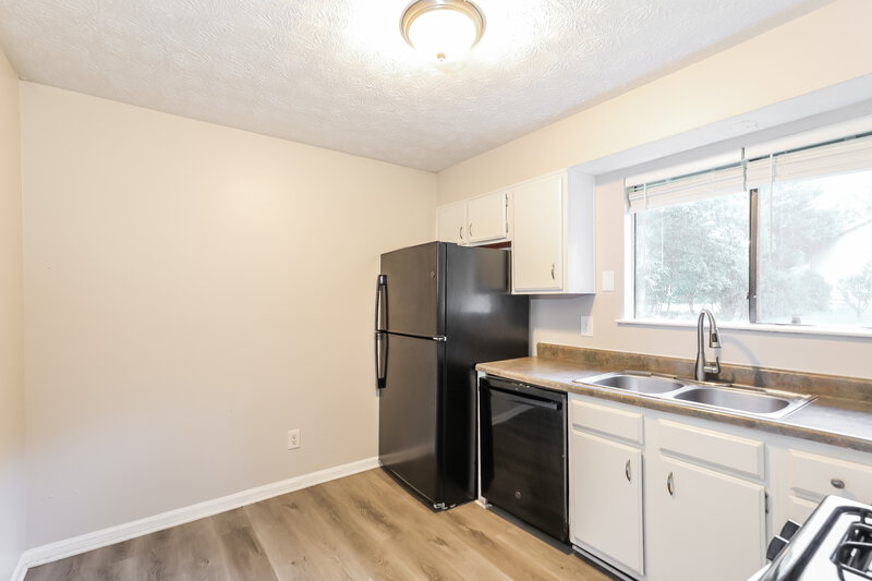 1,940/Mo, 114 Valley Road Stockbridge, GA 30281 Kitchen View