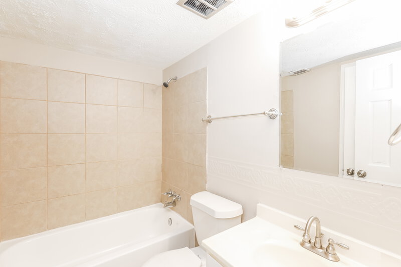 1,940/Mo, 114 Valley Road Stockbridge, GA 30281 Main Bathroom View