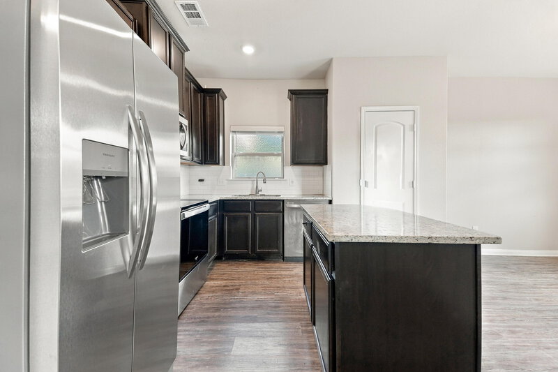 2,170/Mo, 1403 Park Trails Blvd Princeton, TX 75407 Kitchen View