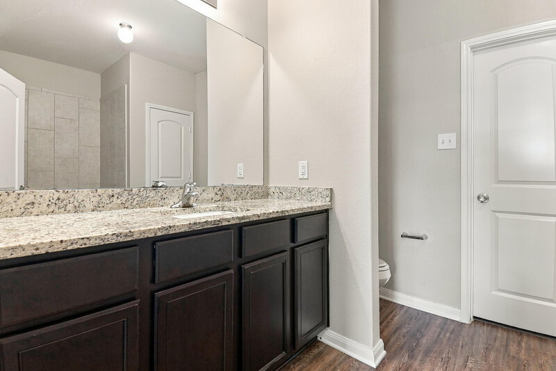 2,170/Mo, 1403 Park Trails Blvd Princeton, TX 75407 Primary Bathroom View