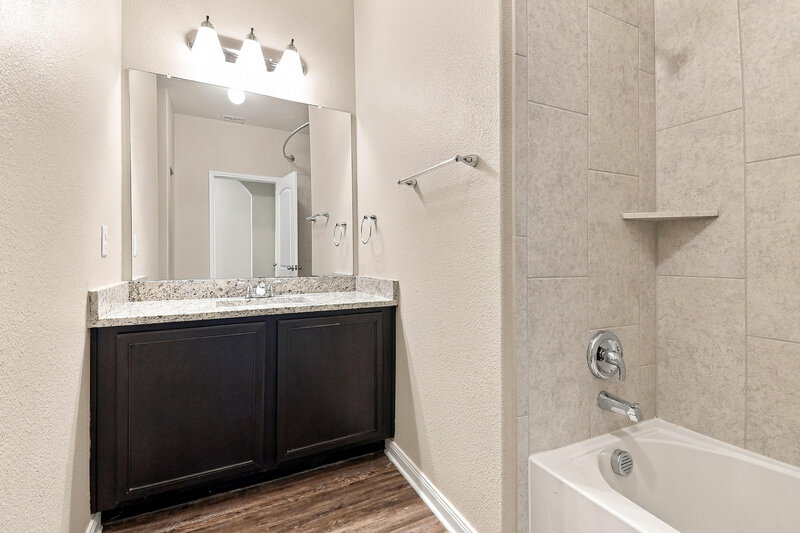 2,170/Mo, 1403 Park Trails Blvd Princeton, TX 75407 Bathroom View