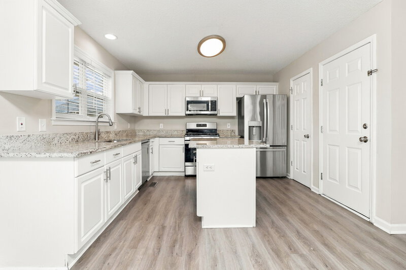2,165/Mo, 1033 Saddle Brooke Drive Dallas, GA 30132 Kitchen View