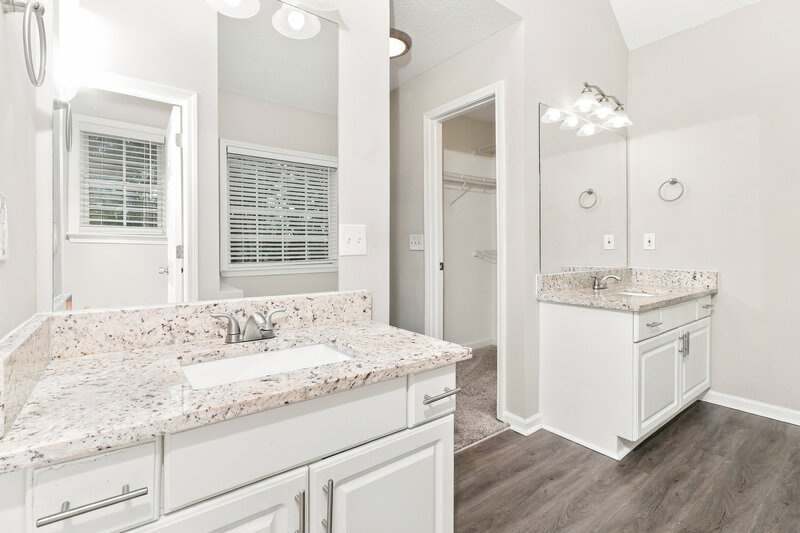 2,165/Mo, 1033 Saddle Brooke Drive Dallas, GA 30132 Primary Bathroom View 2