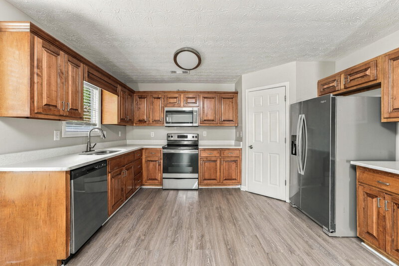 2,510/Mo, 4093 Hodgdon Corners Dr Lithonia, GA 30038 Kitchen View 2