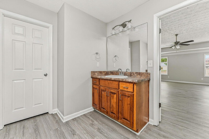 2,510/Mo, 4093 Hodgdon Corners Dr Lithonia, GA 30038 Primary Bathroom View 2