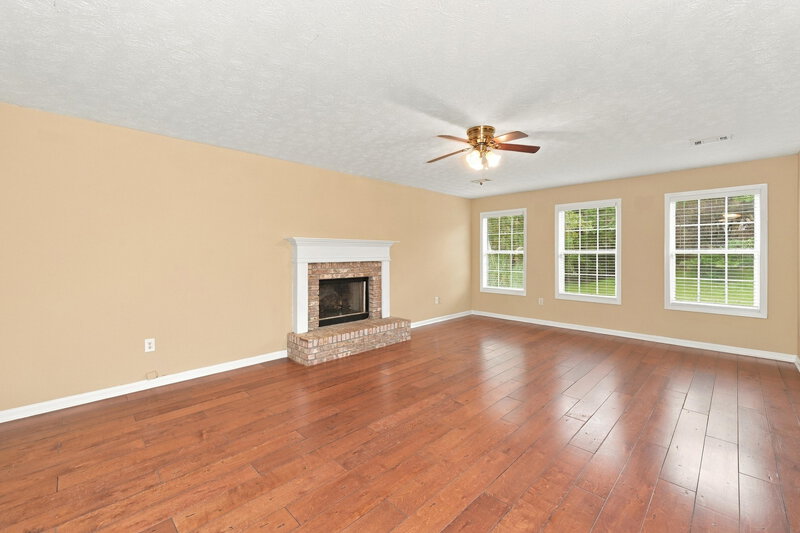 2,115/Mo, 3556 Bridle Brook Dr Auburn, GA 30011 Living Room View 2
